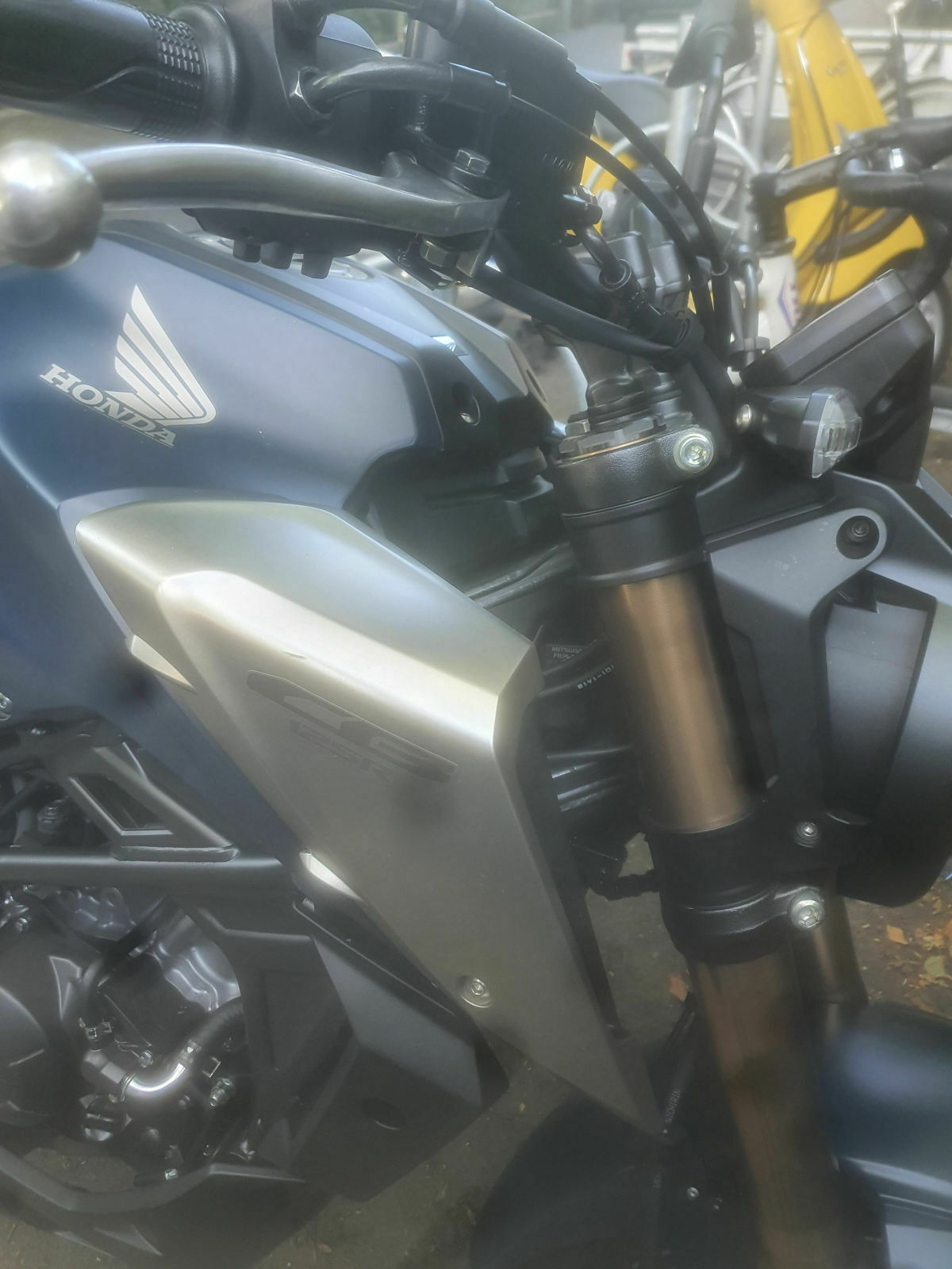 Honda CB 125R 2021 Kühlerverkleidung wechseln