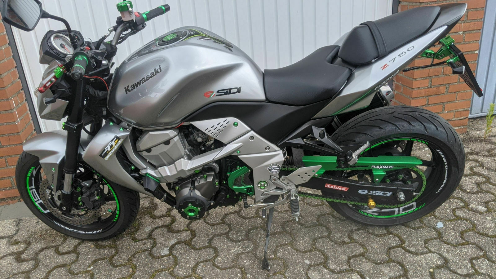 Kawa z750 Kennzeichen Beleuchtung flackert bei Tagfahrlicht