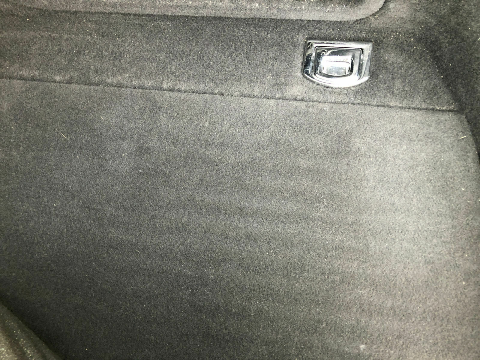 Klappern im Kofferraum des Sportbacks