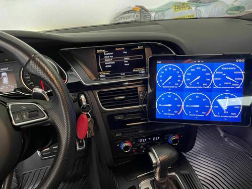 IPad in Halterung mit Car Scanner