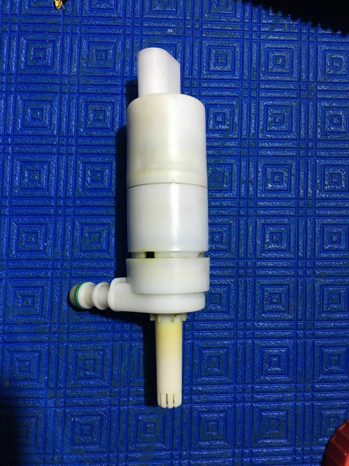 Wasser? Wischwasser? Fleck vorne unten rechts Radkasten