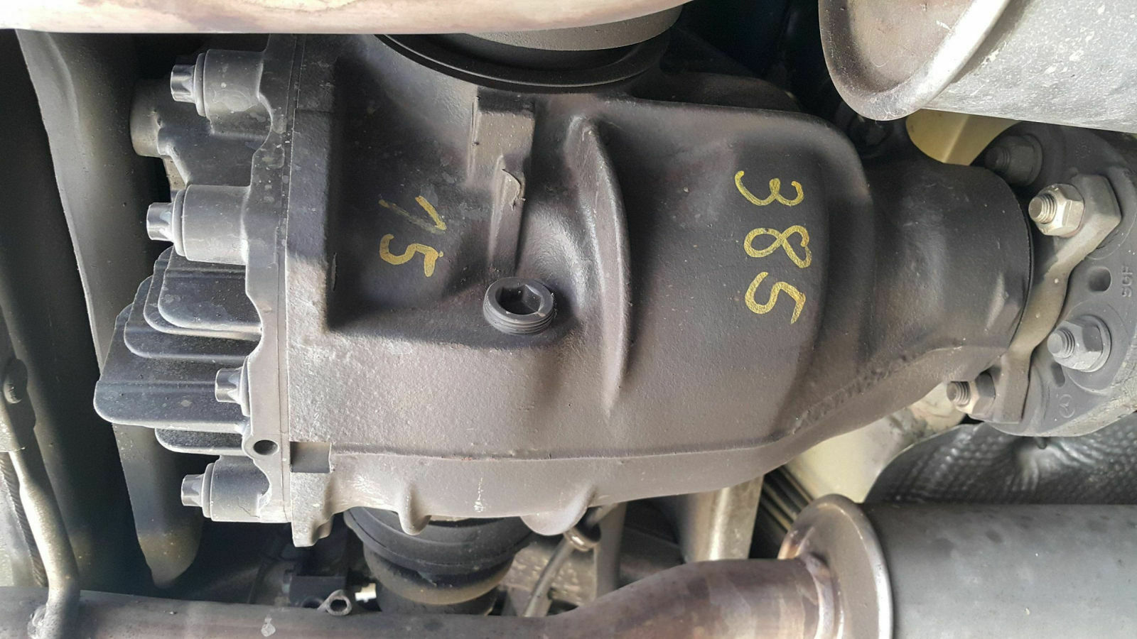 Wer hat auch Bilder vom Unterboden beim W220 und C215?