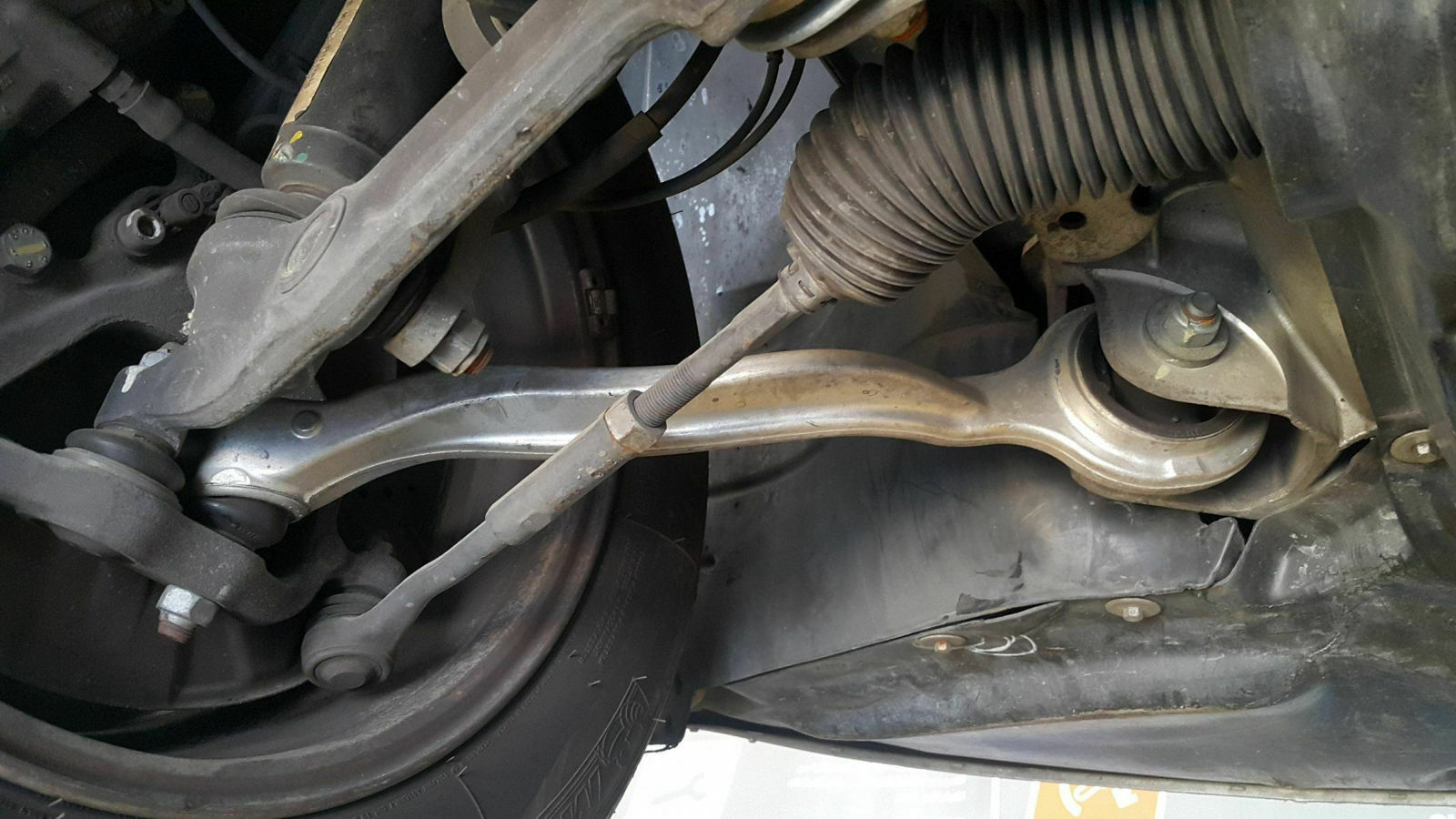 Wer hat auch Bilder vom Unterboden beim W220 und C215?