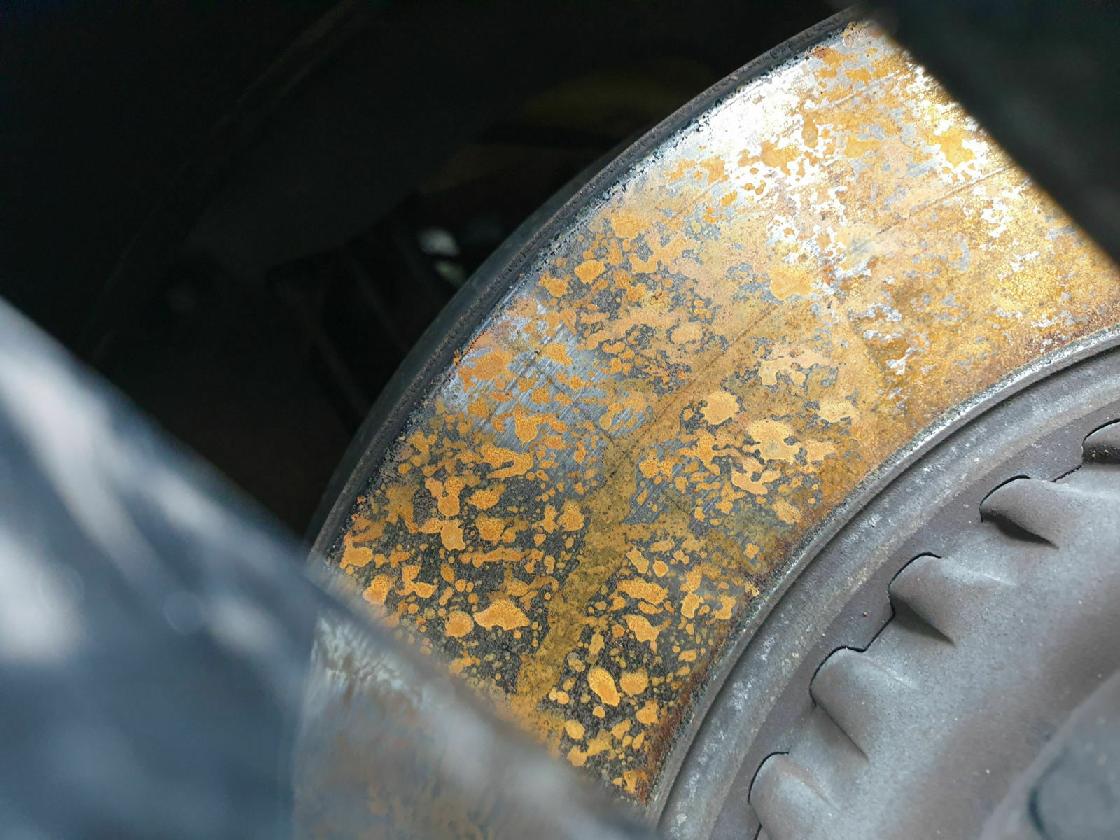 "Standuhr-Problem": Wie Bremsscheibenrost vermeiden?