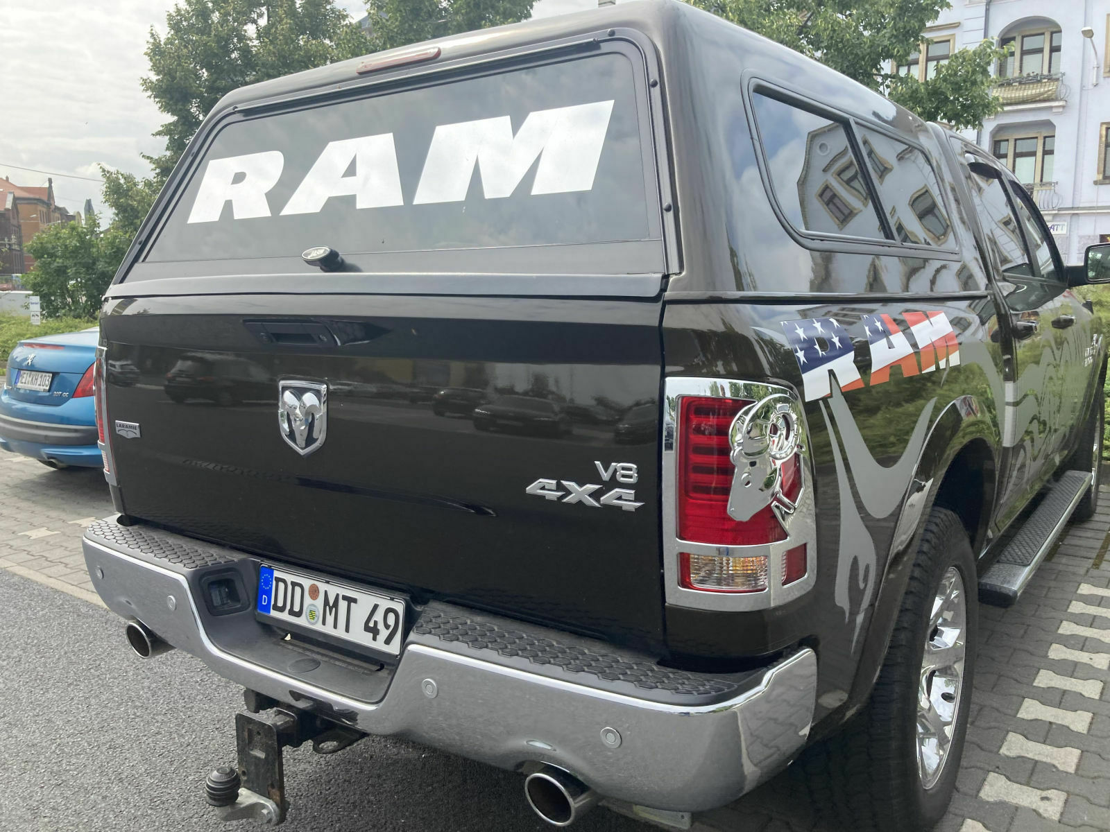 Der Schrottplatz - Spiegelsymmetrisch des Showrooms