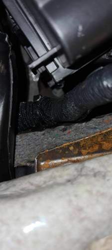 Am Kasten an der Ecke haengt noch ein Tropfen.jpg