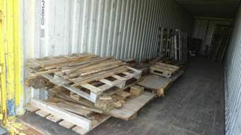 20210717-holz-paletten-im-container-verstaut