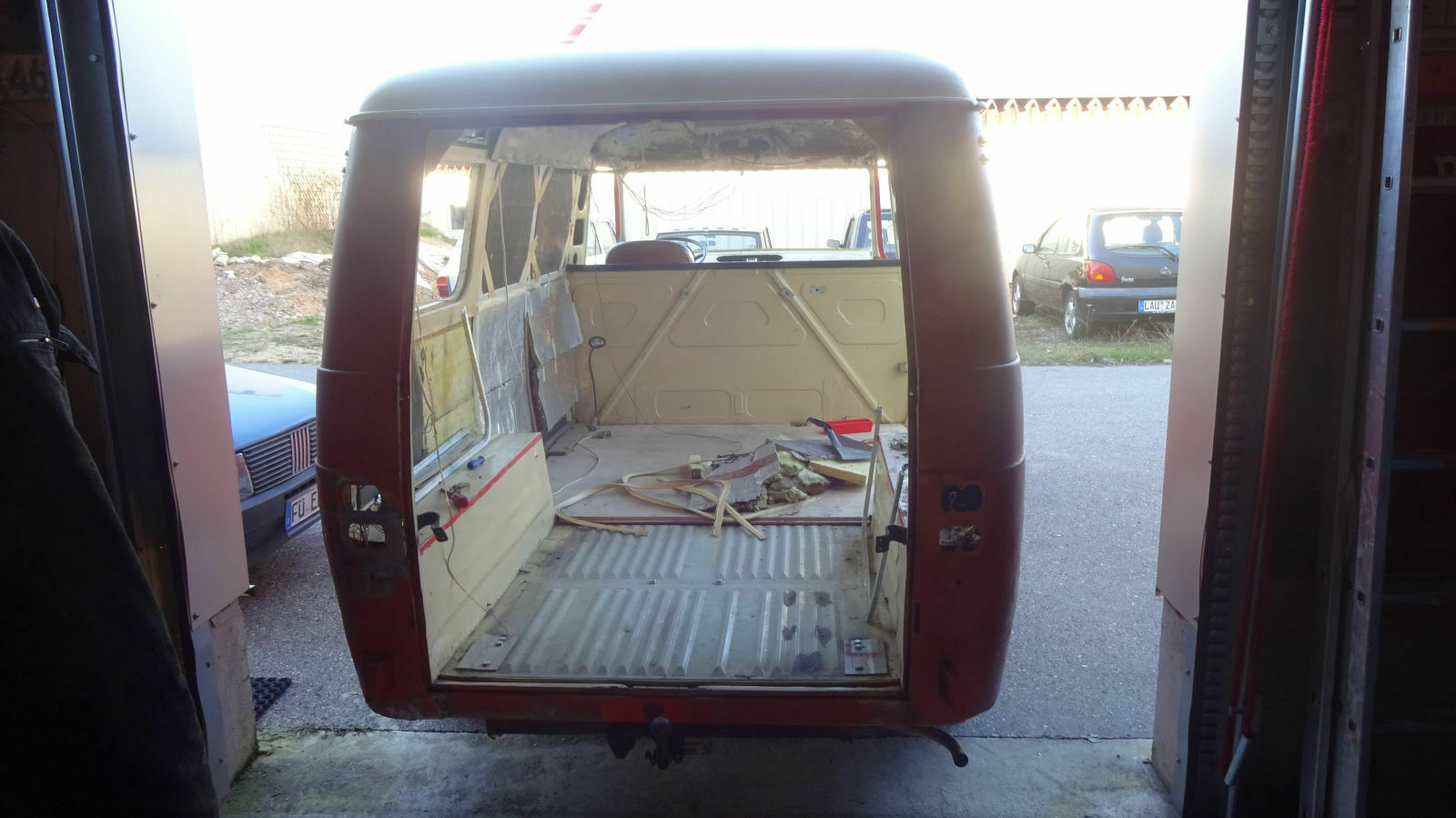 Der Schrottplatz - Spiegelsymmetrisch des Showrooms