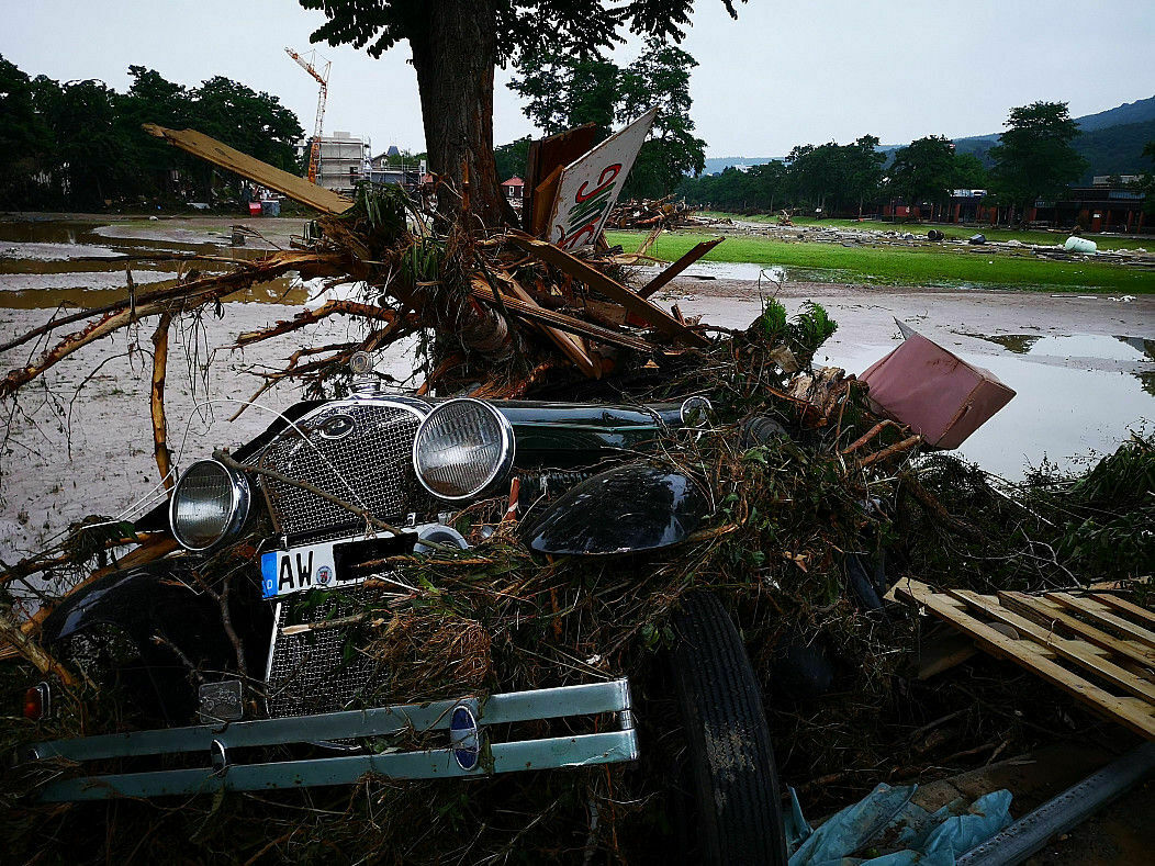 Der Schrottplatz - Spiegelsymmetrisch des Showrooms