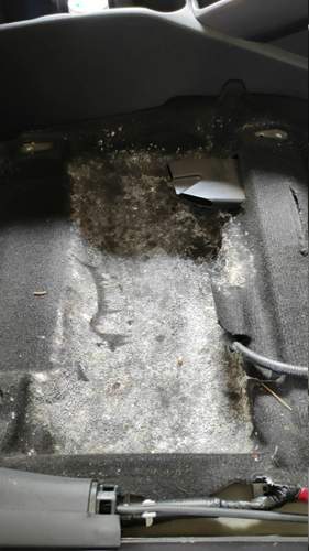 Unter dem Beifahrersitz