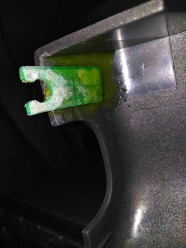 Plaettchen innen an der verkleidung.jpg