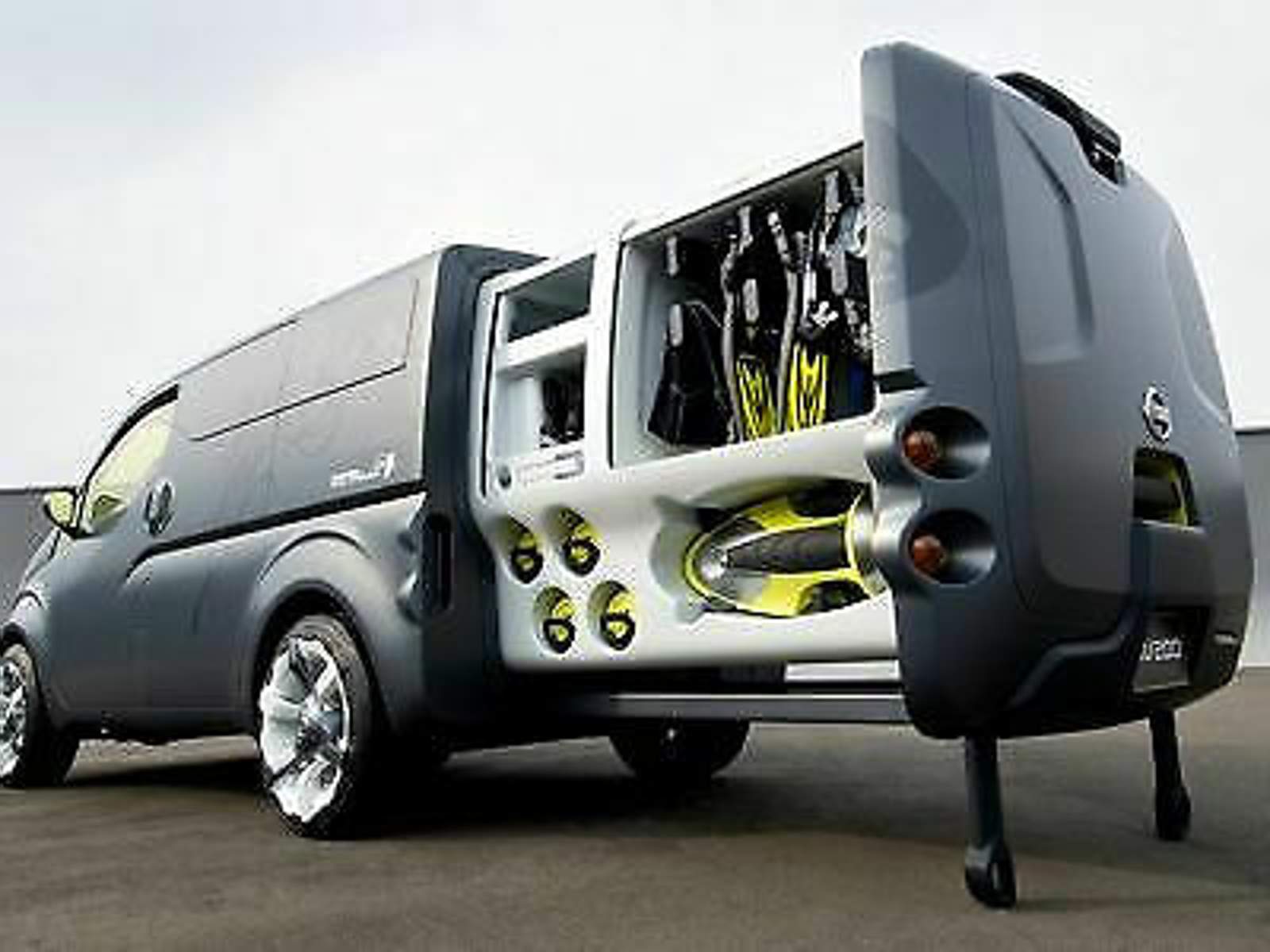 nissan-nv200-der-moderne-transporter-fuer-unterwasser-forscher-2-0007576-400x300