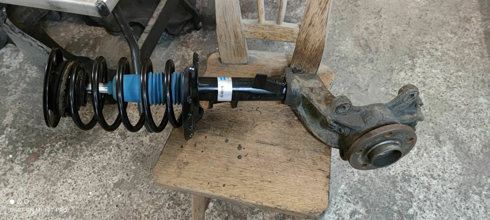 Hydrolager vordere Querlenker