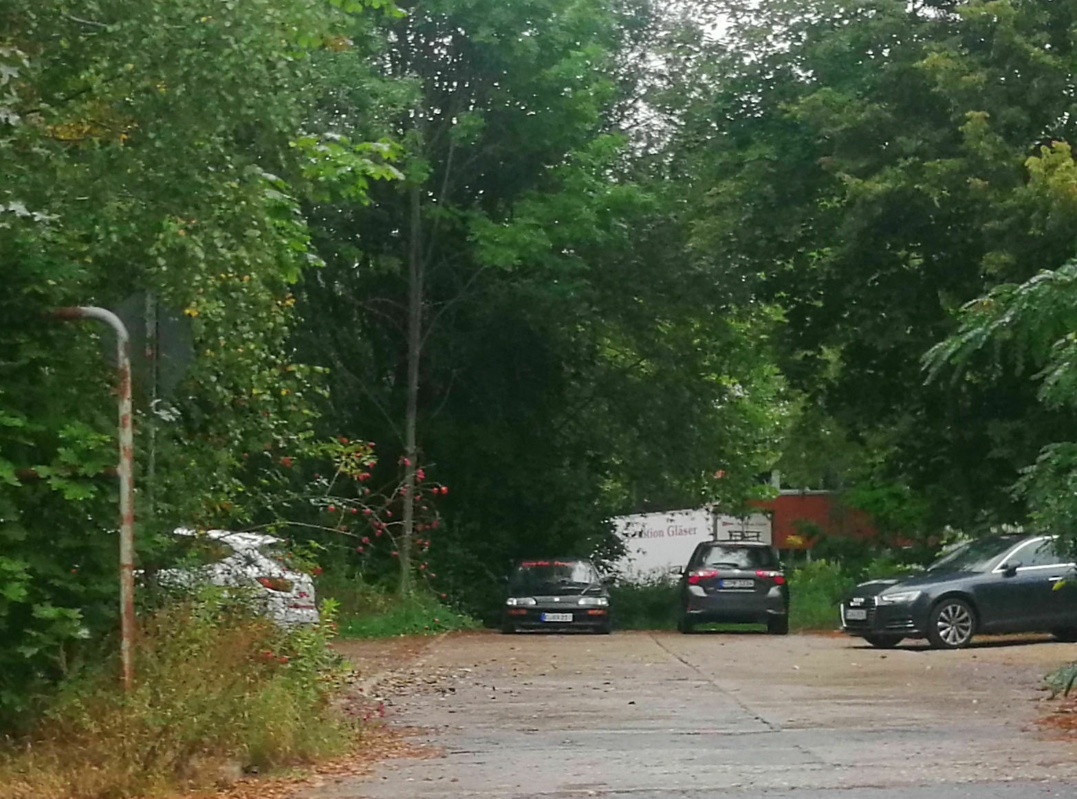 Der Schrottplatz - Spiegelsymmetrisch des Showrooms