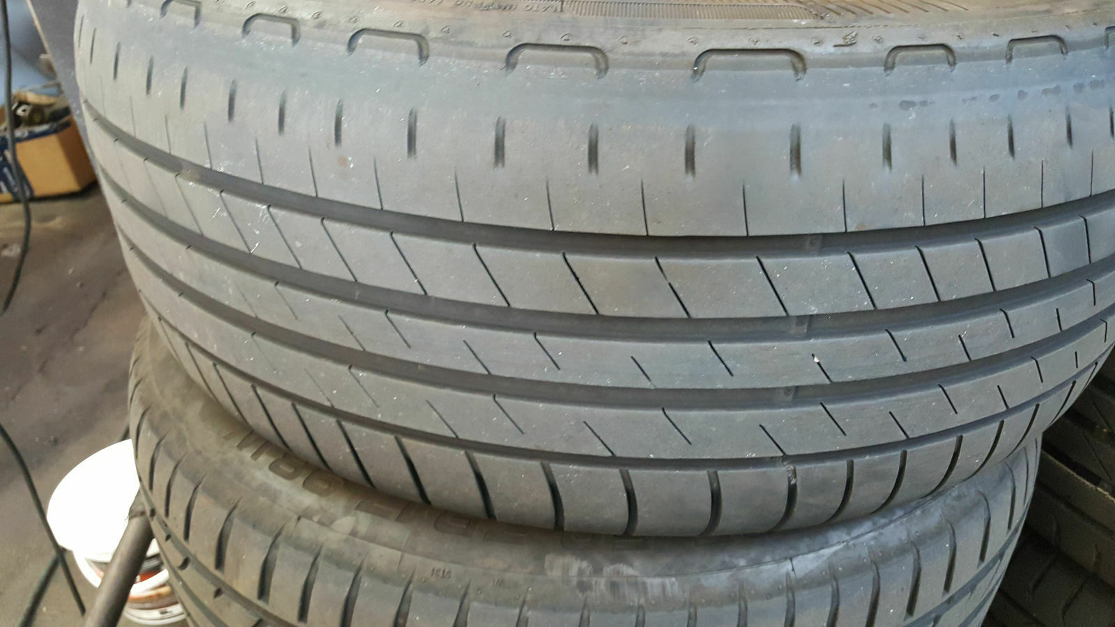 Beide Hinterräder Innenkante stark abgelaufen - kein Allrad, 7N, BJ 12