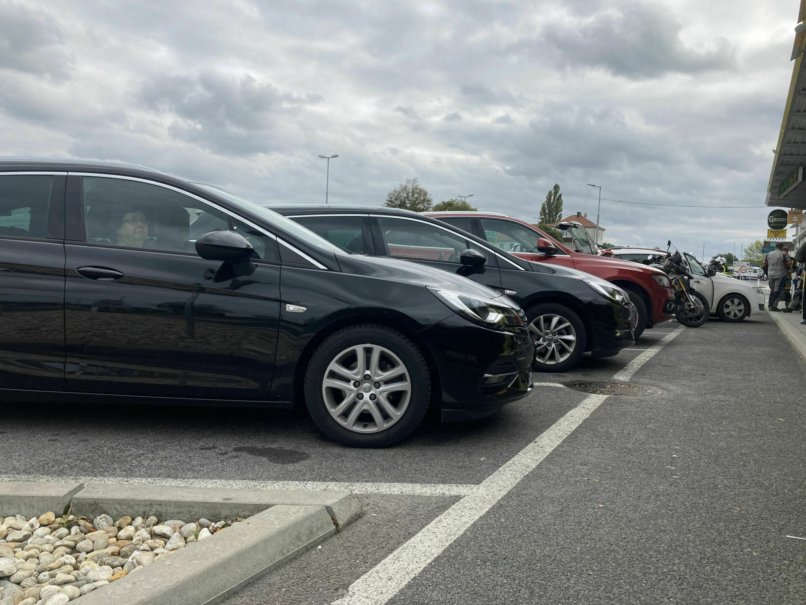 0d174dd6-575f-40cc-b53a-9f6fdd5f8b1c