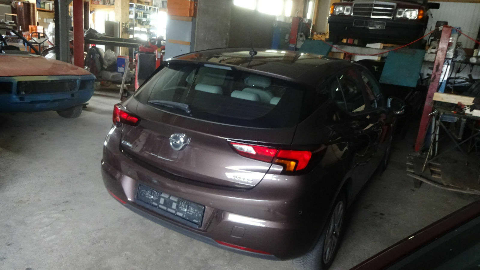 Der Schrottplatz - Spiegelsymmetrisch des Showrooms