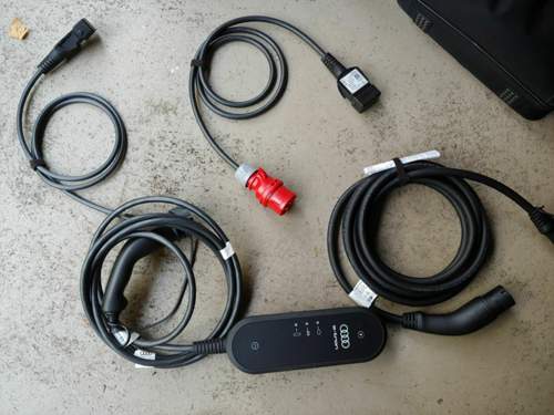 Lade equipment Serienausstattung.jpg