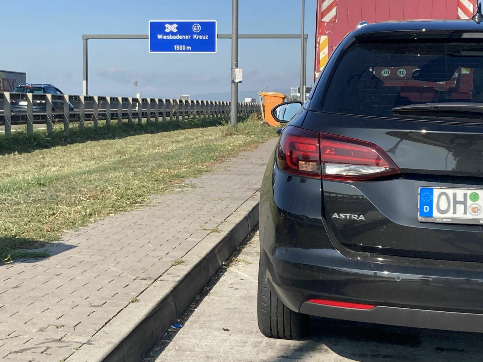 b9955ecc-8e8e-49b1-afe9-7b7b59cda3da