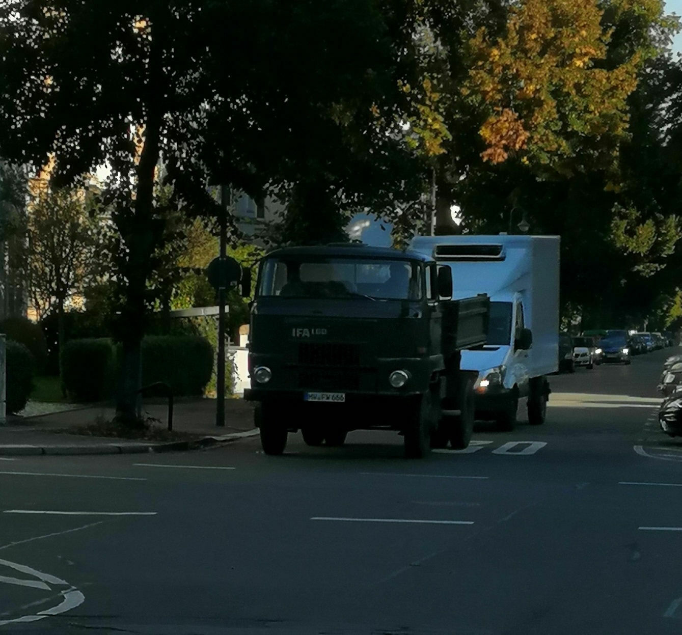 Der Schrottplatz - Spiegelsymmetrisch des Showrooms