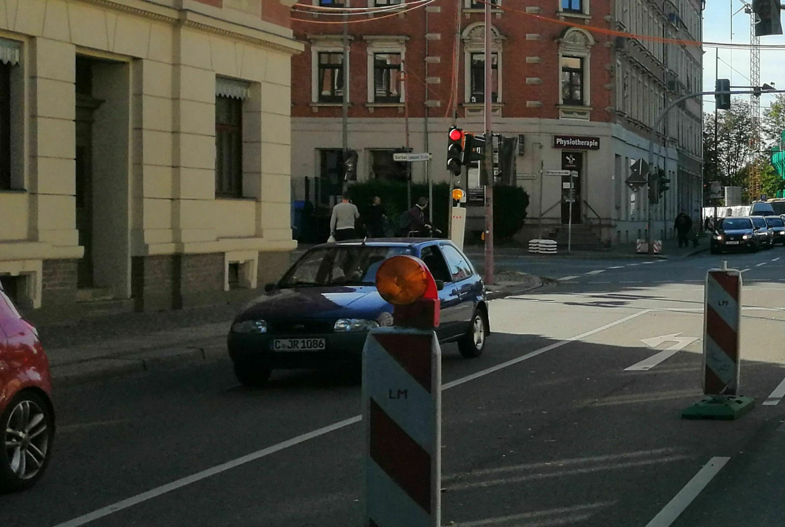 Der Schrottplatz - Spiegelsymmetrisch des Showrooms