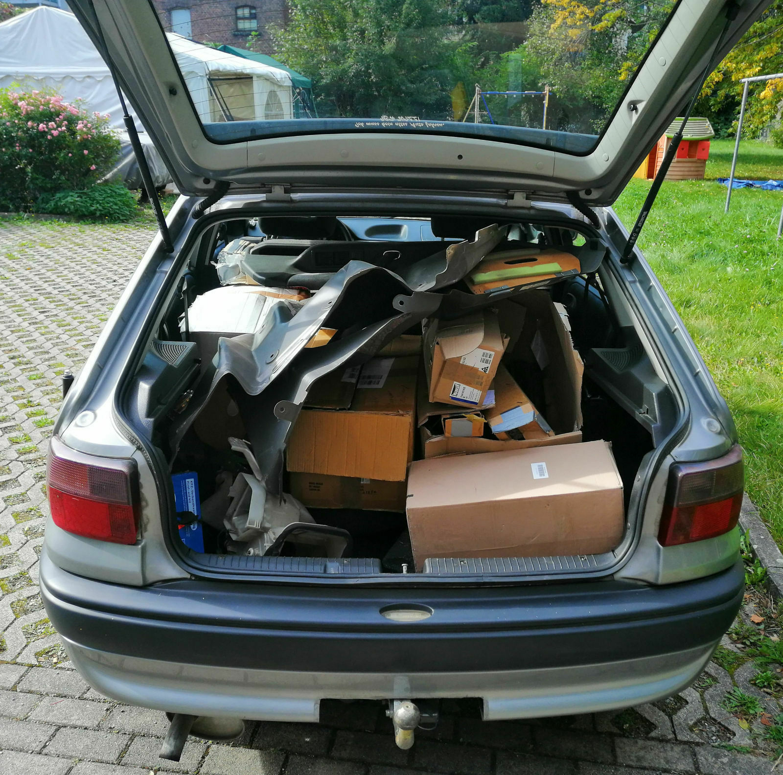 Der Schrottplatz - Spiegelsymmetrisch des Showrooms