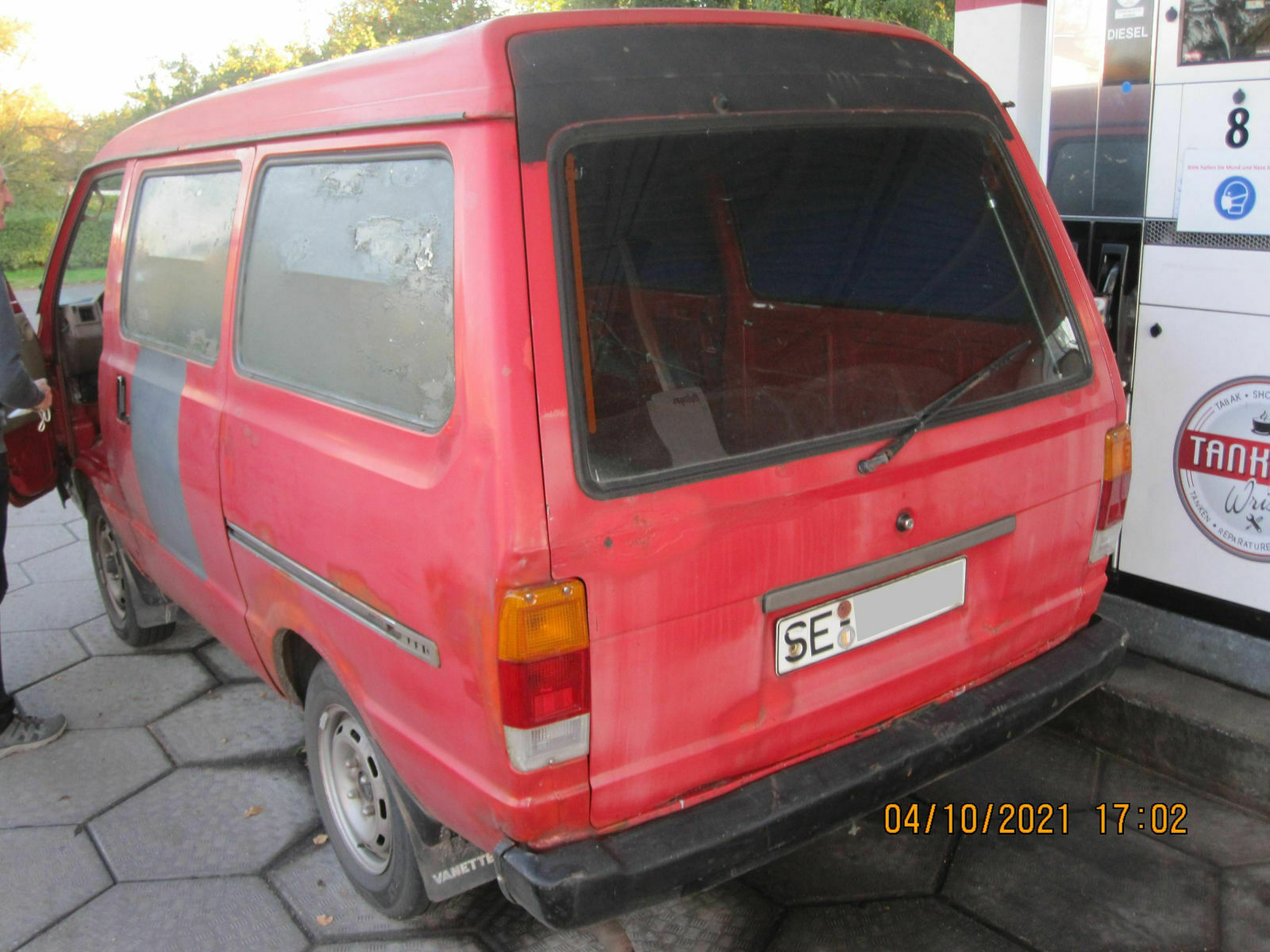 Der Schrottplatz - Spiegelsymmetrisch des Showrooms