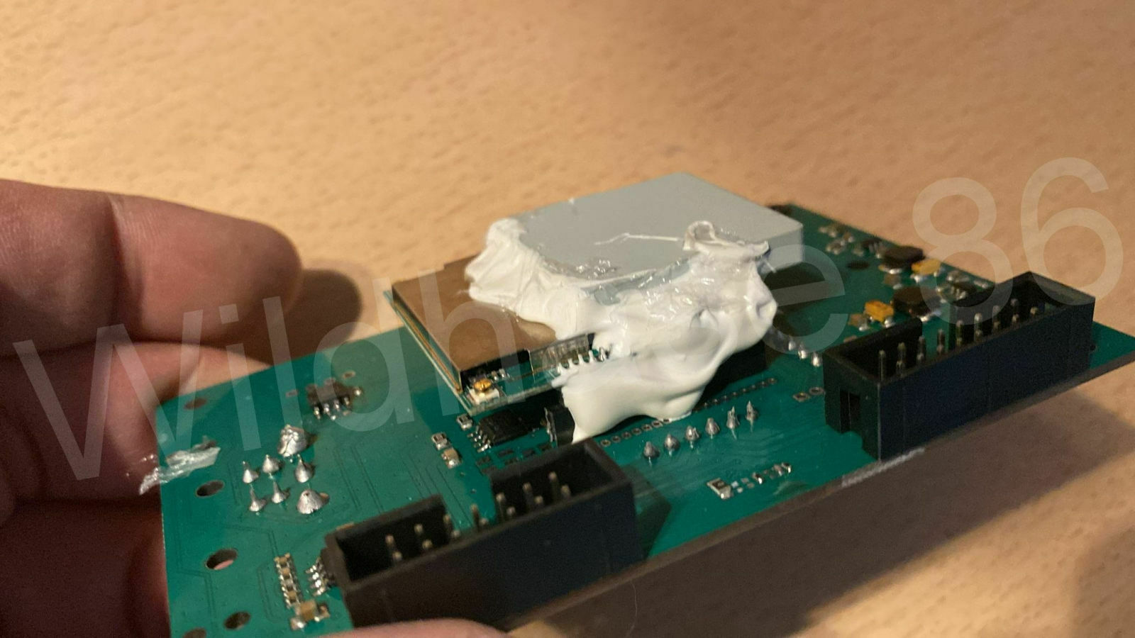 China Platine mit extrem viel weißen Klebstoff