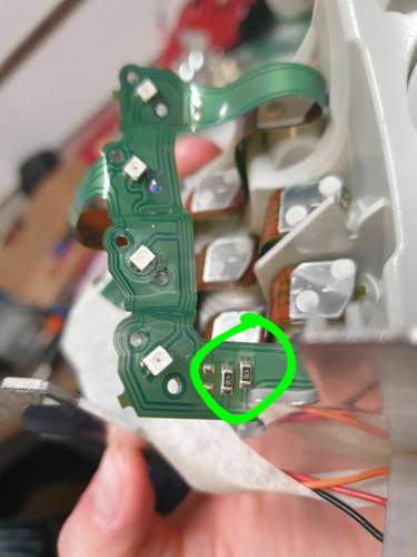 Intakte Widerstaende auf Leuchteinheit.jpg