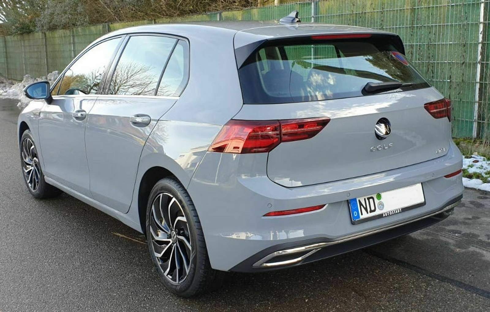 Ansichtseitlichhinten Verkaufe Golf 8 Style 1.5 eTSI DSG mit Garantie Biete 210315357