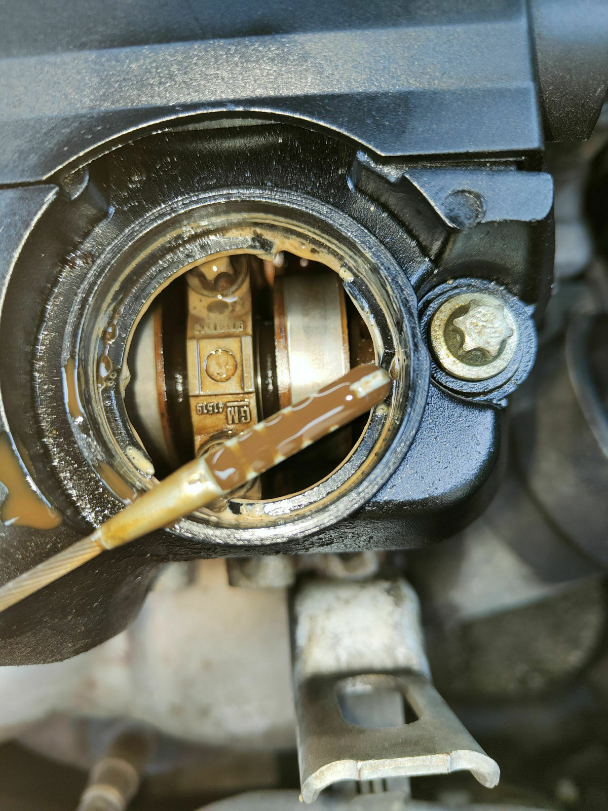 Motoröl ist hellbraun