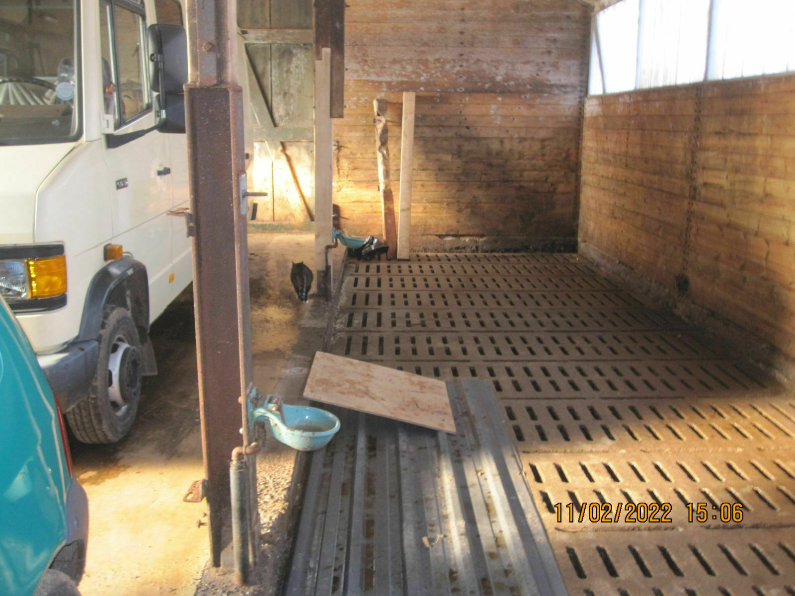 Der Schrottplatz - Spiegelsymmetrisch des Showrooms