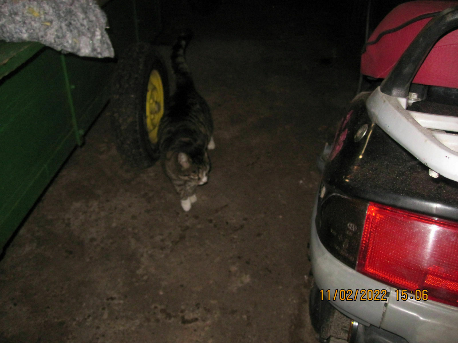 Der Schrottplatz - Spiegelsymmetrisch des Showrooms