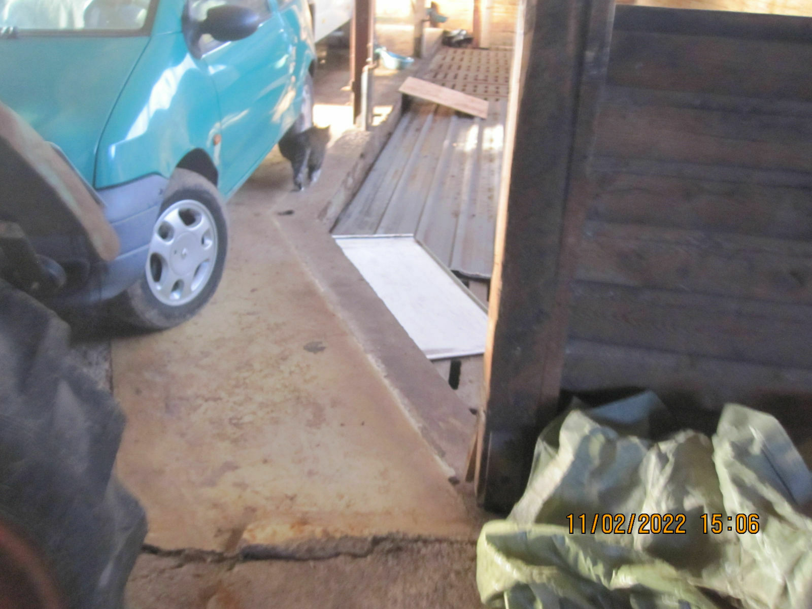 Der Schrottplatz - Spiegelsymmetrisch des Showrooms