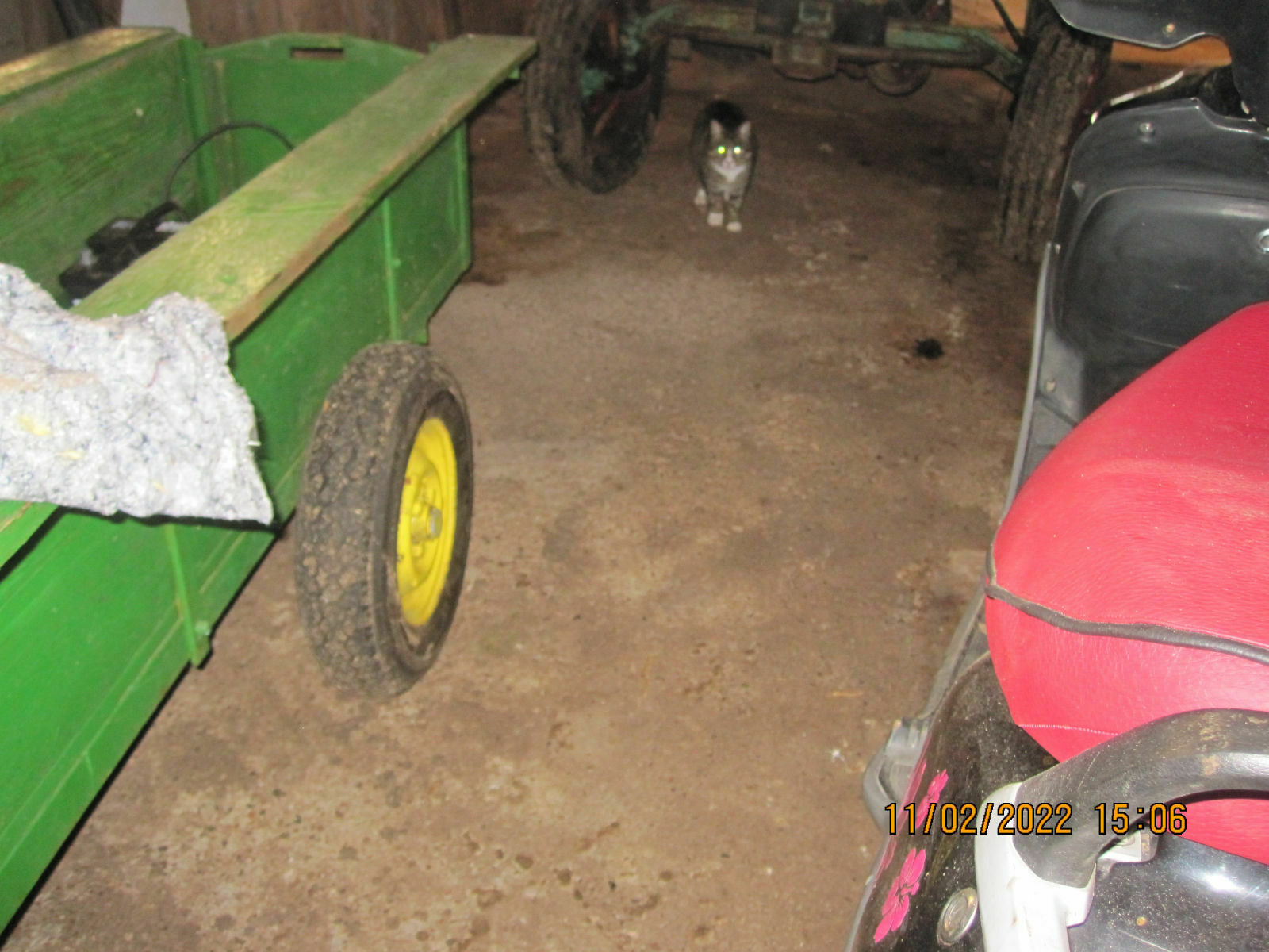 Der Schrottplatz - Spiegelsymmetrisch des Showrooms