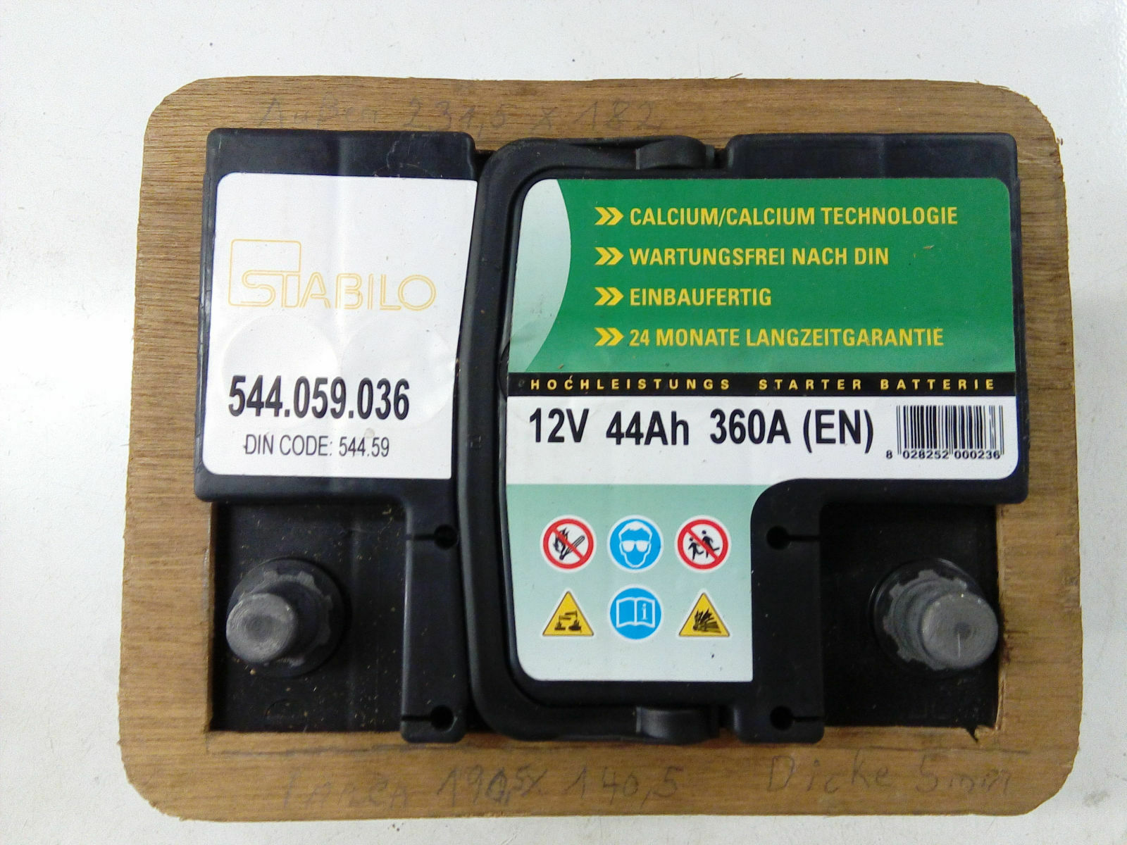 Suche Hartgummibatterie 12Volt 224x173x220 mm, Pole diagonal Pluspol rechts als 6Volt 84AH Ersatz