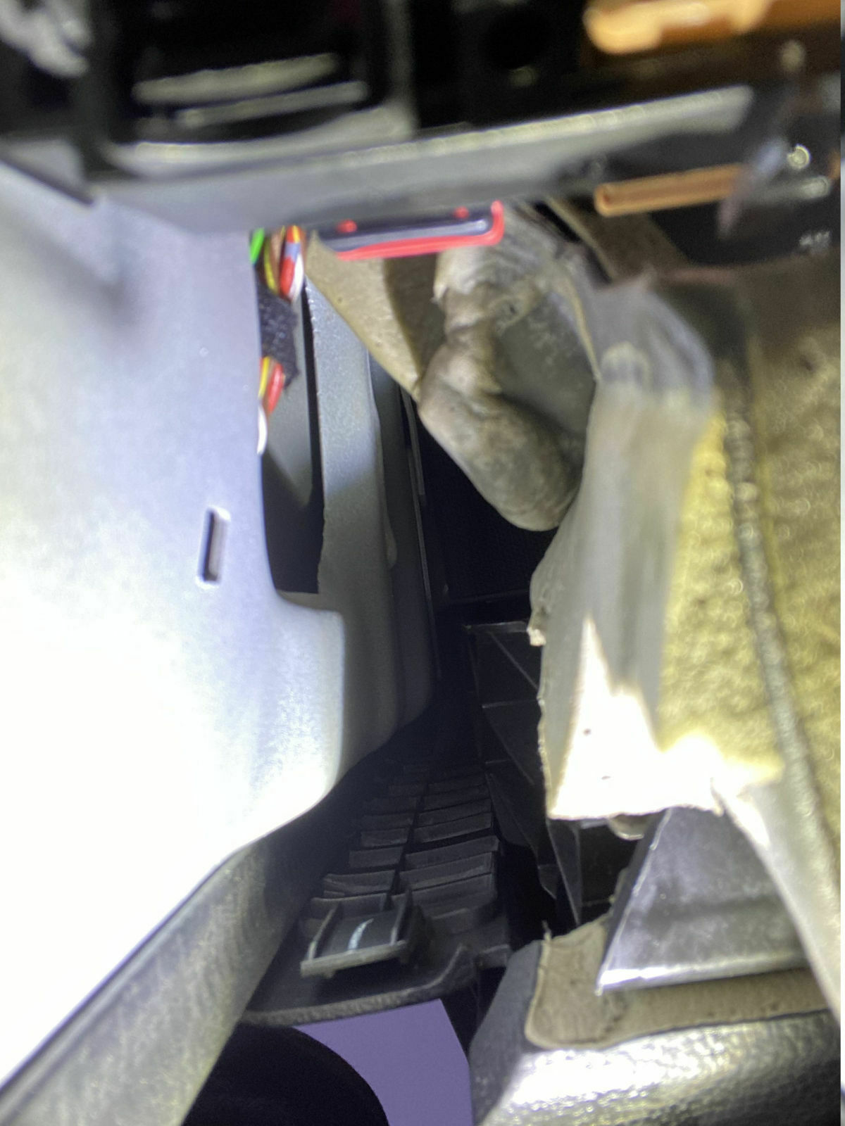 Wassereintritt im Fußraum des Beifahrers / an der Beifahrertür