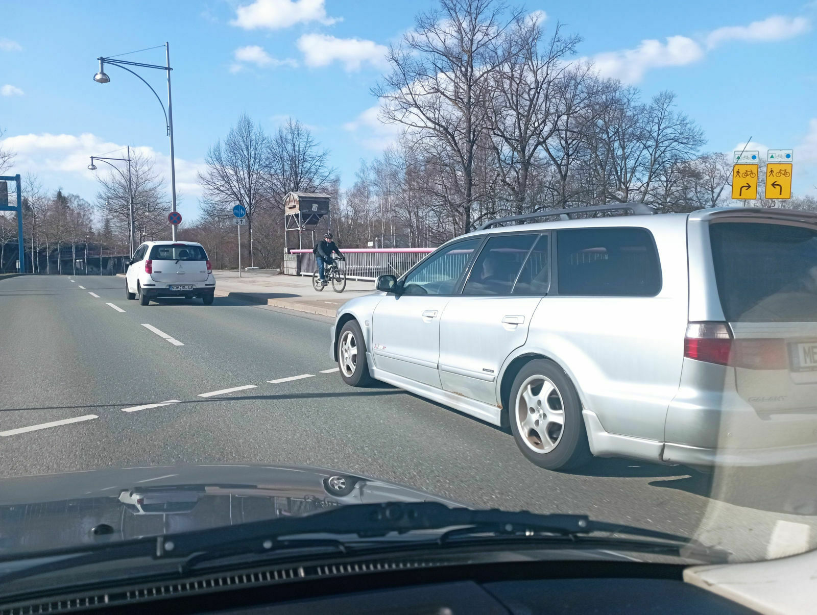 Der Schrottplatz - Spiegelsymmetrisch des Showrooms