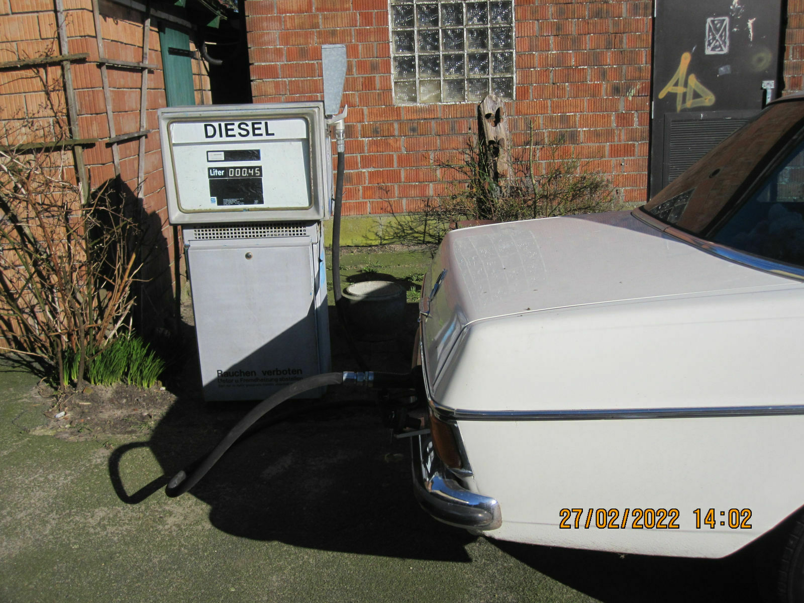 Der Schrottplatz - Spiegelsymmetrisch des Showrooms