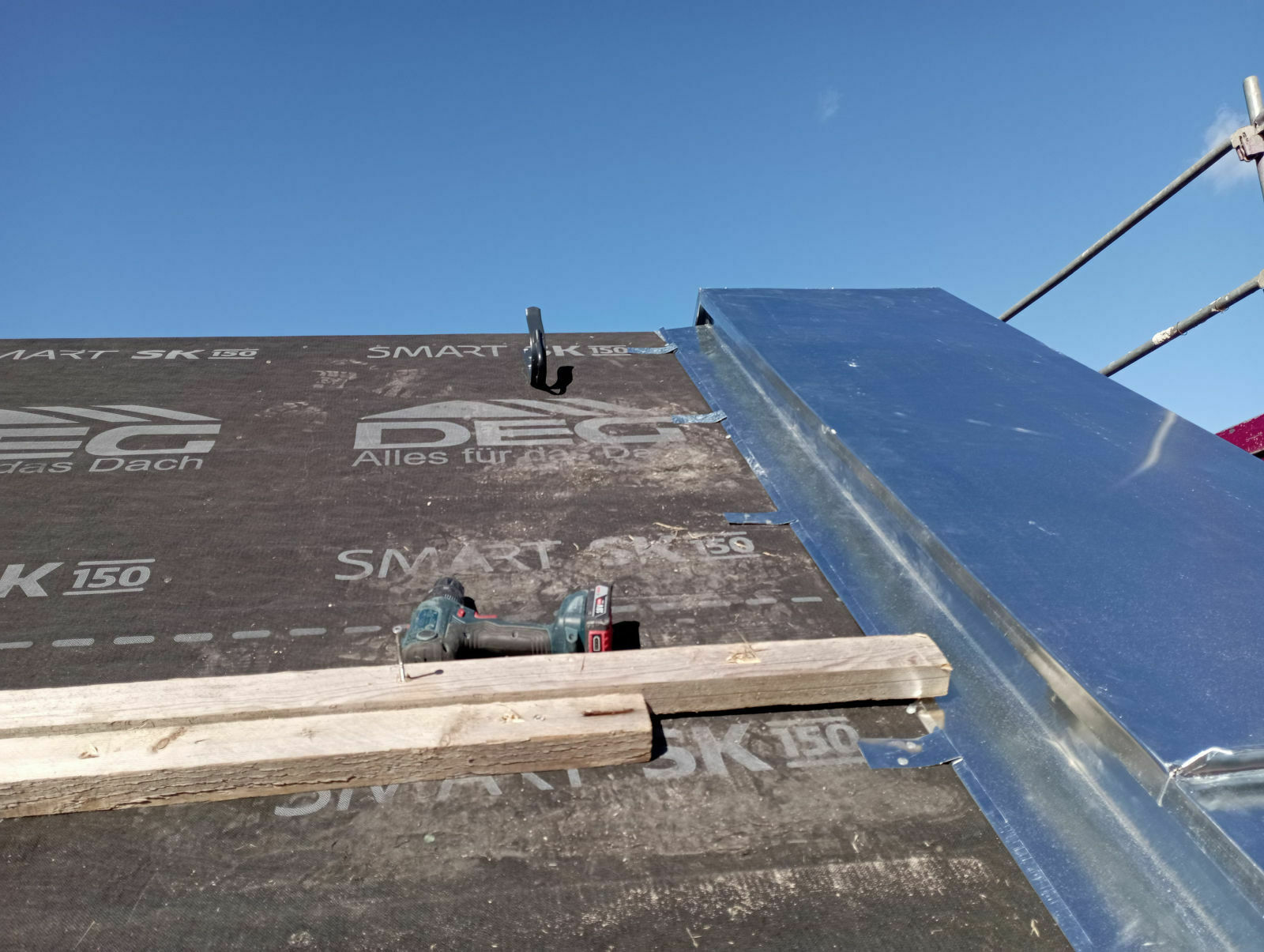 Der Schrottplatz - Spiegelsymmetrisch des Showrooms