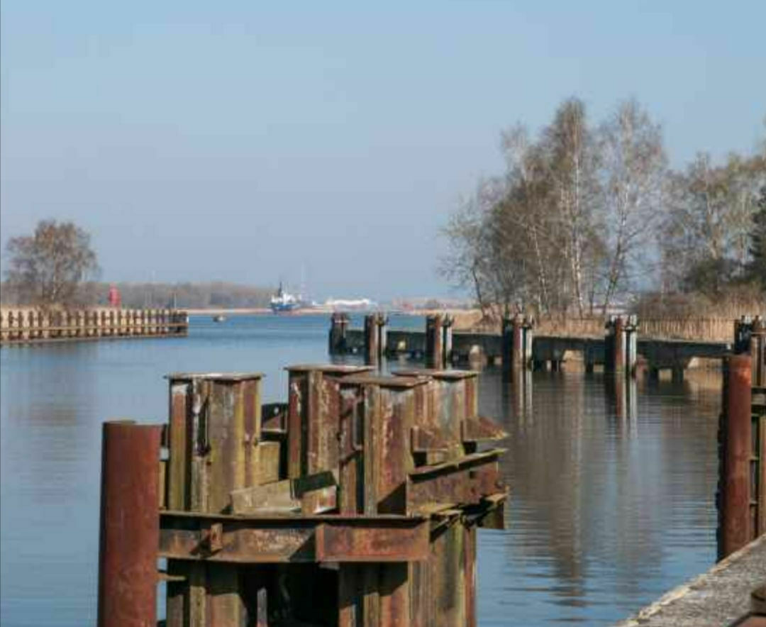 Der Schrottplatz - Spiegelsymmetrisch des Showrooms