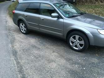 Der Subaru Outback 2.5 fährt mit LPG