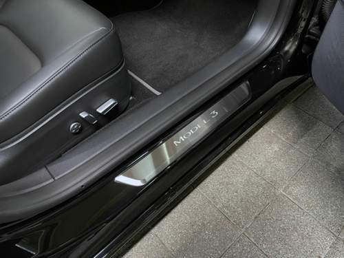 Beleuchtete Einstiegsleisten 1