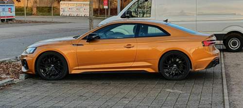 Bei Rewe auf dem Parkplatz