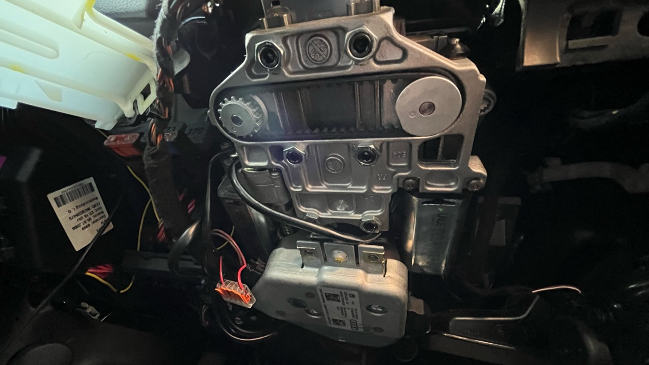 Mini-Keilriemen. Problem liegt am linken Zahnrad.jpg