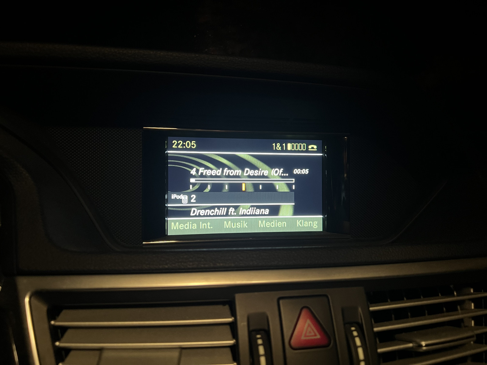 Musik im W212 abspielen mit iPhone über Bluetooth, Media Interface oder Aux nicht möglich