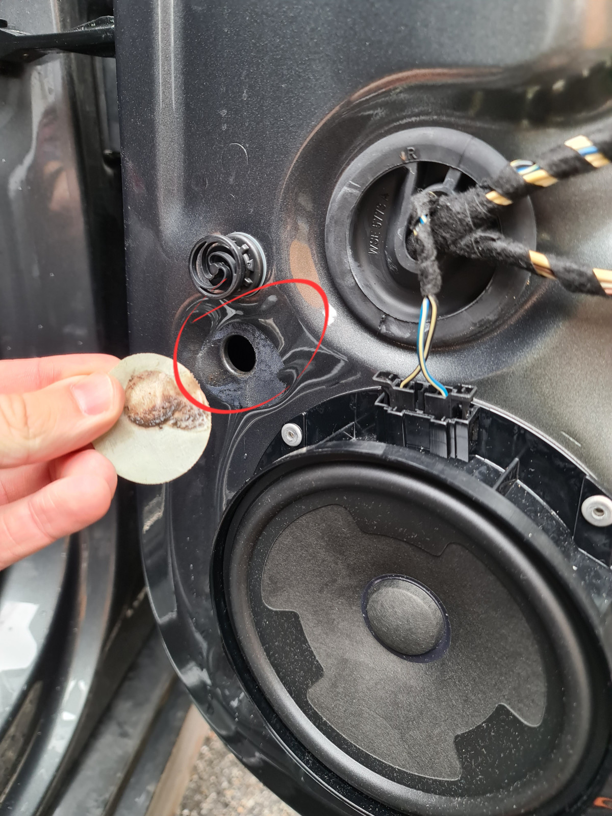 Wassereintritt ab B-Säule/Fußraum Rücksitze