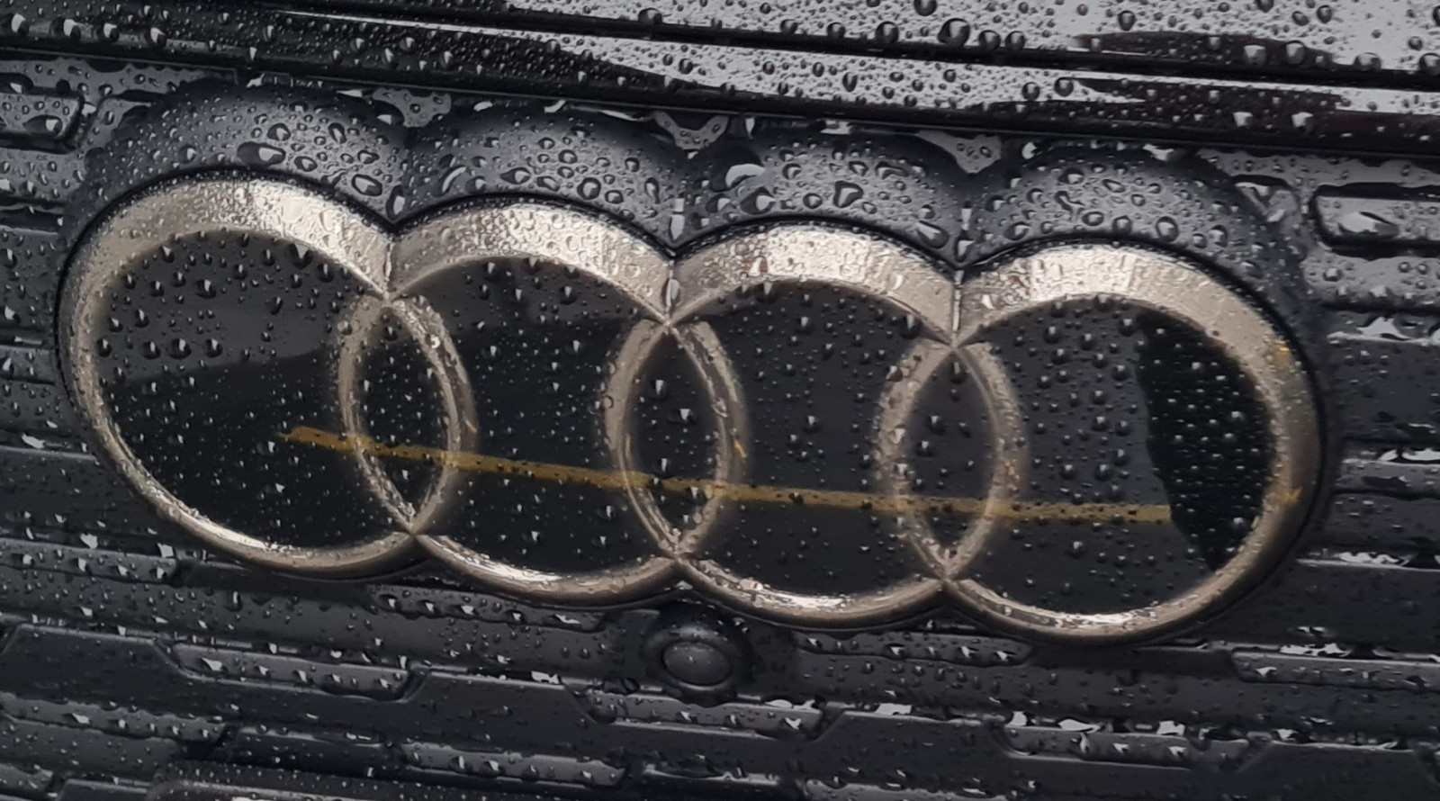 Schwarze Audi Ringe (vorne/hinten) nachrüsten