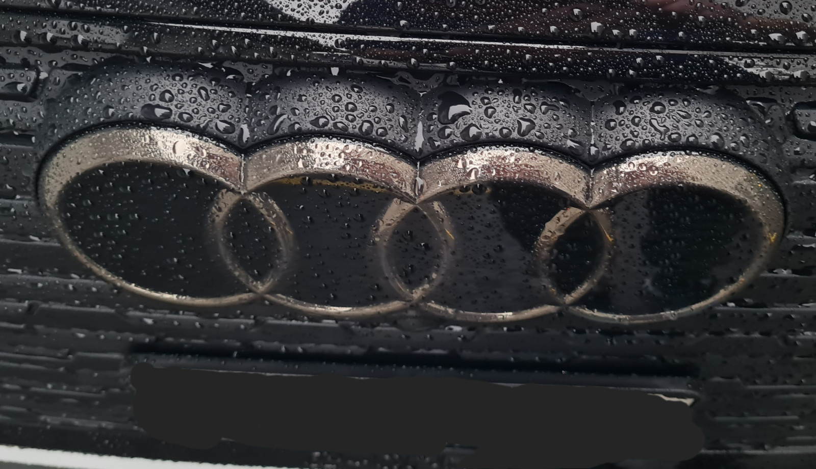 Schwarze Audi Ringe (vorne/hinten) nachrüsten