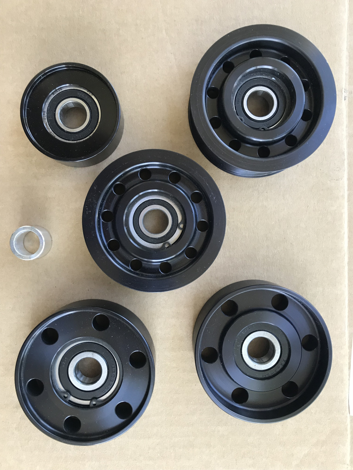 W211 E55 M113k - Umlenkrolle Kompressor kaputt und abgefallen - Teil einzeln austauschbar?